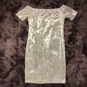 Off the shoulders fitted dress